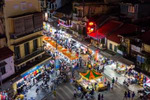 Chợ đêm đồ giá rẻ tại Hà Nội