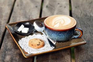 Quán cà phê bánh ngọt ngon tuyệt tại phố Yên Phụ, Hà Nội