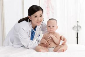 Bác sĩ khám da liễu cho trẻ em giỏi tại Hà Nội