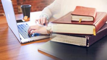 Bài văn nghị luận về câu nói: “Không nỗi đau rứt lá sao làm nổi nhành mai” hay nhất