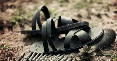 Bài văn thuyết minh về đôi dép lốp thời kháng chiến (lớp 8) hay nhất