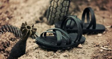 Dàn ý thuyết minh về đôi dép lốp thời kháng chiến - lớp 8 hay nhất