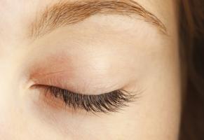 Cách khiến lông mi dài và cong vút chị em nên biết