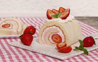 Cách làm bánh bông lan cuộn thơm ngon hấp dẫn nhất