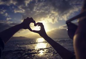 Chương trình truyền hình về tìm kiếm tình yêu tại Việt Nam