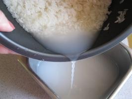 Công dụng tuyệt vời của nước vo gạo có thể bạn chưa biết