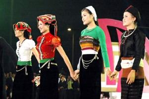 Trang phục dân tộc đẹp và độc đáo nhất ở Việt Nam