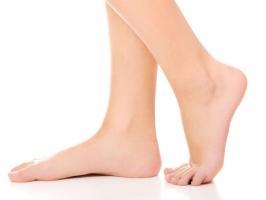 Dấu hiệu ở đôi chân nhắc nhở bạn đi khám ngay lập tức