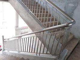 Đơn vị thiết kế, thi công cầu thang inox chất lượng nhất tại Tp.HCM
