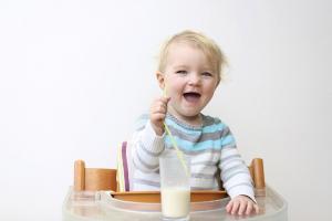 Dòng sữa bột tốt nhất cho bé từ 1 đến 3 tuổi