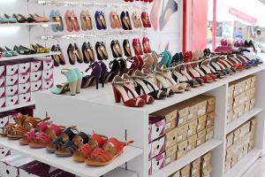 Kinh nghiệm kinh doanh shop giày dép nắm chắc thành công