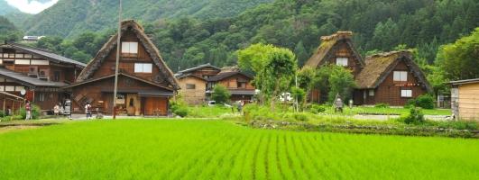 Ngôi làng cổ nổi tiếng thế giới thu hút nhiều du khách