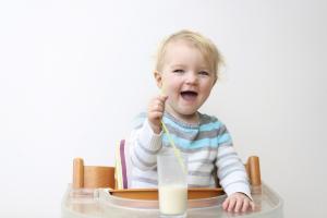 Loại sữa bột cho bé bị táo bón tốt nhất thị trường hiện nay