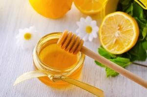 Lợi ích cho sức khỏe của việc uống nước chanh trộn mật ong