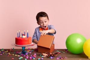 Món quà tặng sinh nhật cho bé trai 2 tuổi ý nghĩa nhất