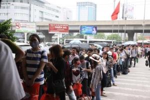 Nỗi khổ của việc bắt xe về quê ăn Tết ai cũng từng trải qua