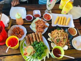 Quán ăn trong ngõ hẻm ngon nức tiếng ở Huế