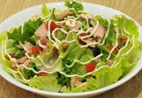 Món salad tươi ngon, dễ làm cho bữa ăn thêm màu sắc