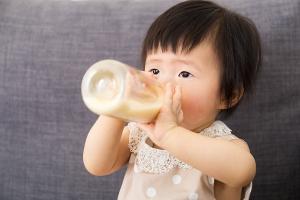 Sữa pha sẵn cho bé 1 tuổi phát triển toàn diện