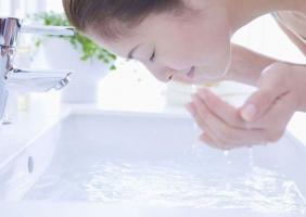 Sữa rửa mặt chiết xuất rau má dịu nhẹ và tốt nhất hiện nay