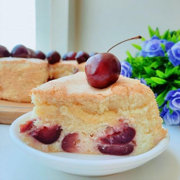 Bánh bông lan cherry