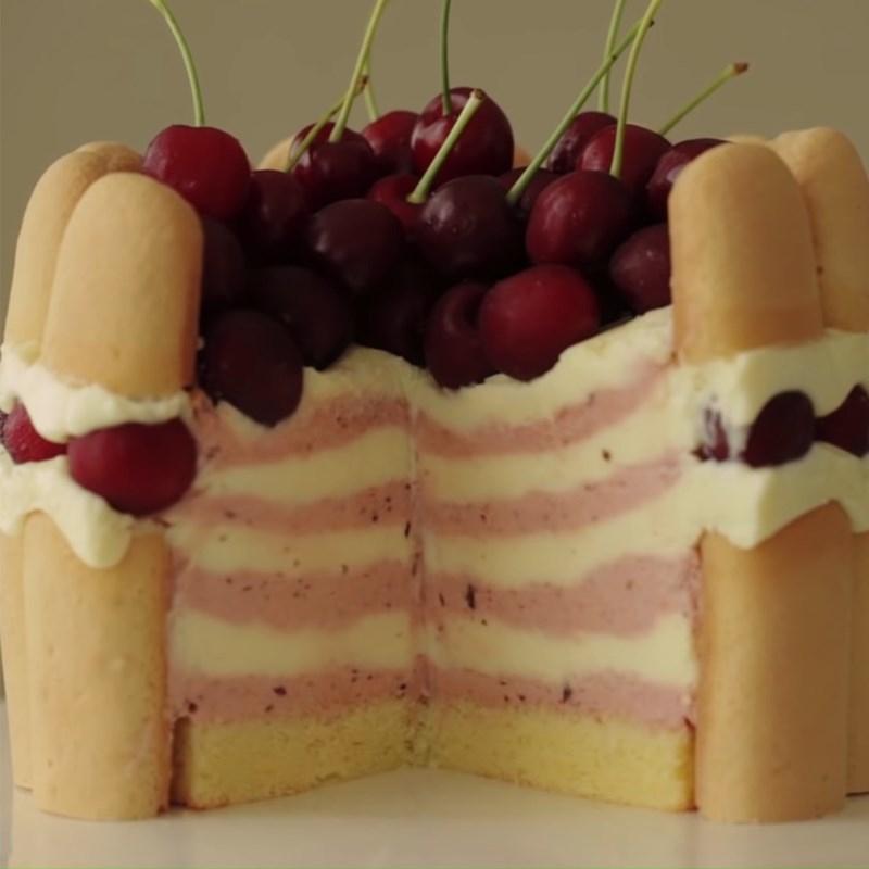 Bánh charlotte cherry