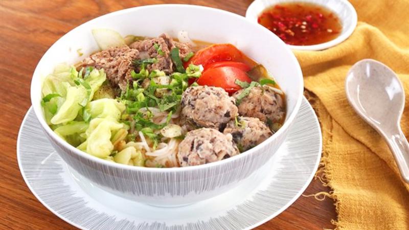 Bún mọc, sườn dọc mùng – Phố Lương Ngọc Quyến