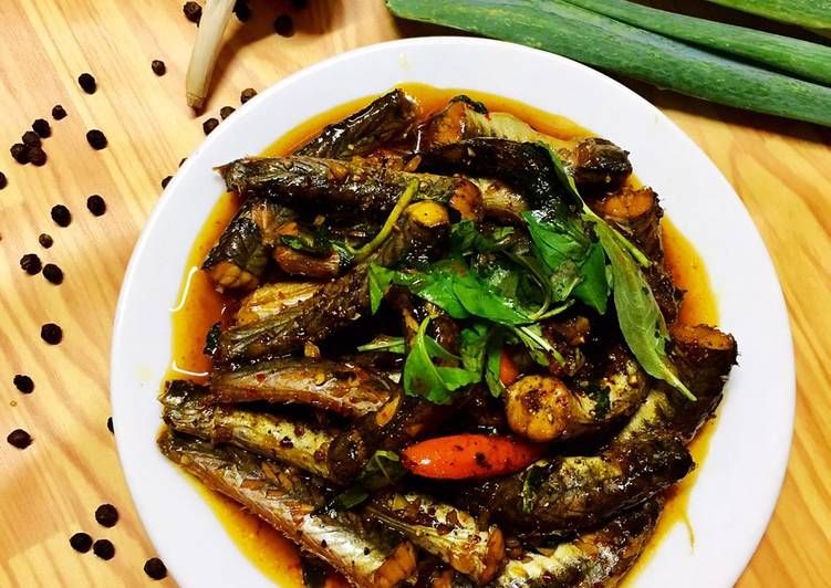 Cá kèo kho rau răm