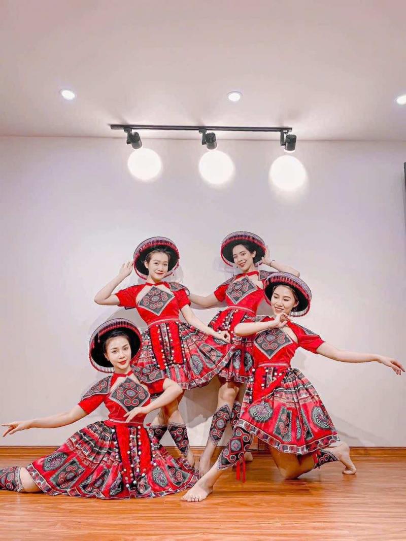 Cho Thuê Trang Phục Biểu Diễn Cô Chinh