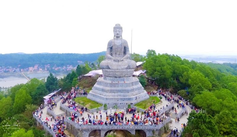 Đến thế kỷ XIV dưới triều đại nhà Trần, Phật Tích vẫn là một ngôi chùa lớn, một đại danh lam thắng cảnh
