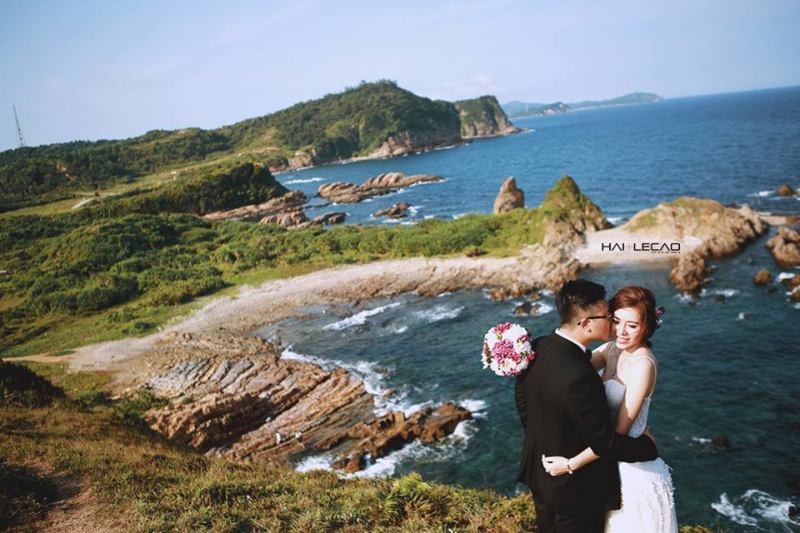 Chụp ảnh cưới ở biển Hồng Vàn Cô Tô​