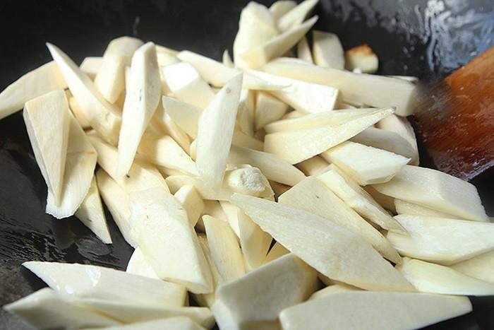 Củ niễng xào thịt