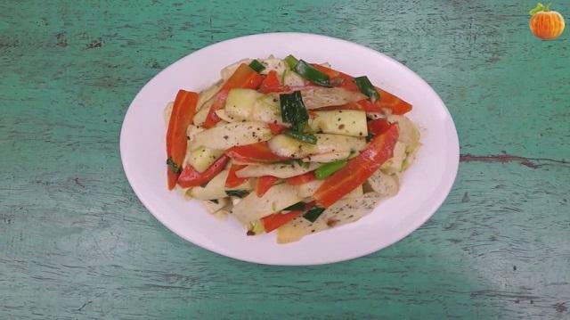 Củ niễng xào tỏi và cà rốt