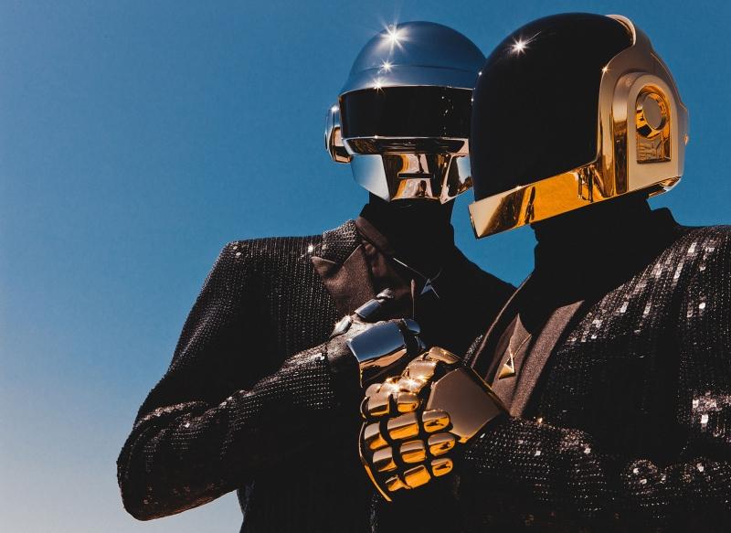 Daft Punk là nghệ danh chung của 2 nghệ sĩ người Pháp