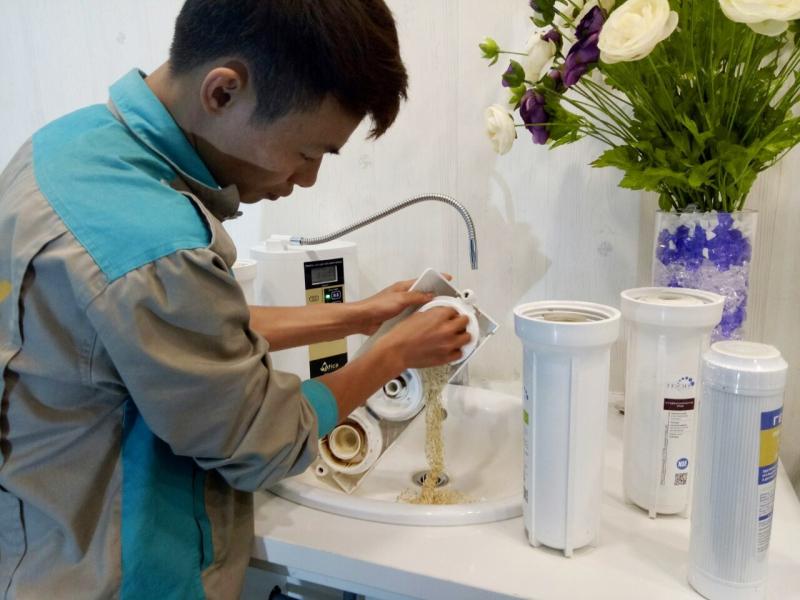 Dịch vụ thay lõi lọc nước tận nhà Tân Á Mỹ