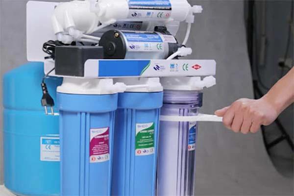 Dịch vụ thay lõi lọc nước tận nhà Tân Á Mỹ