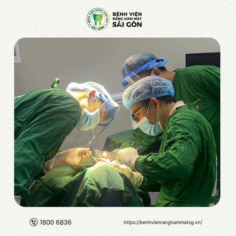 Đội ngũ bác sĩ Implant nhiều năm kinh nghiệm, trực tiếp điều trị