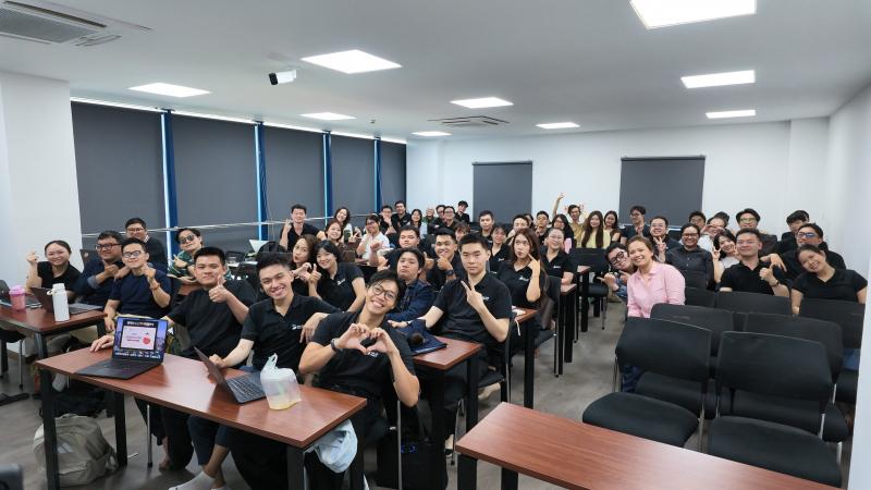 Đội ngũ giáo viên IELTS giàu kinh nghiệm tại DOL English