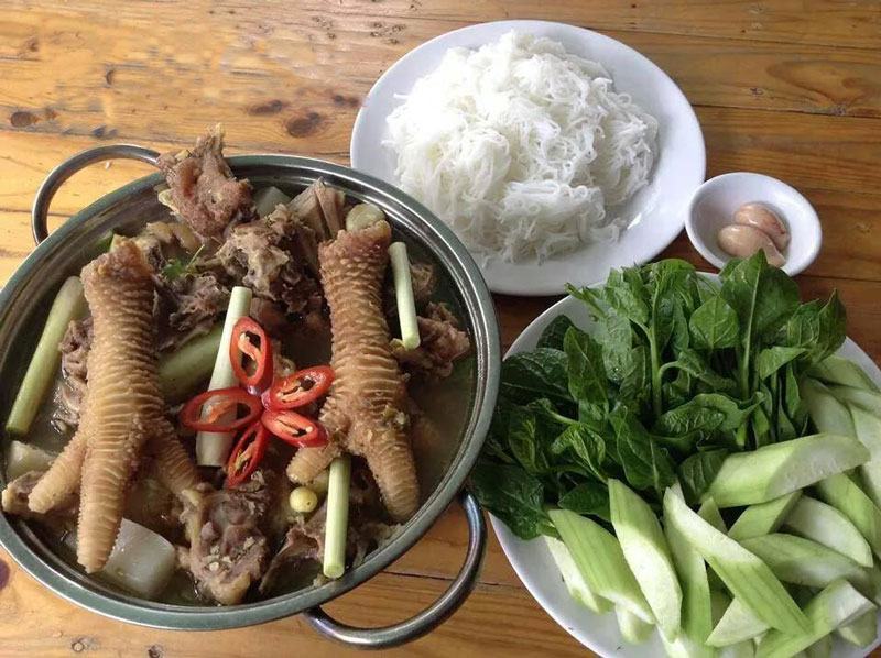 Gà Đông Tảo hầm sả