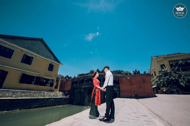 Chụp ảnh cưới ở ven sông Hoài Hội An