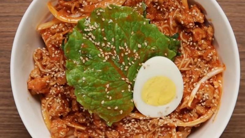 Cách làm mì trộn sốt cay