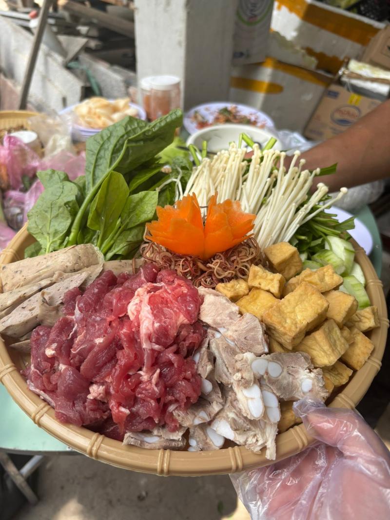Nấu tiệc tại nhà Khánh Tây