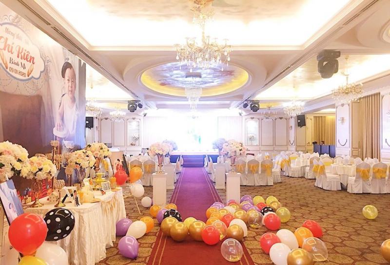 Nhà hàng Đèn Lồng Đỏ