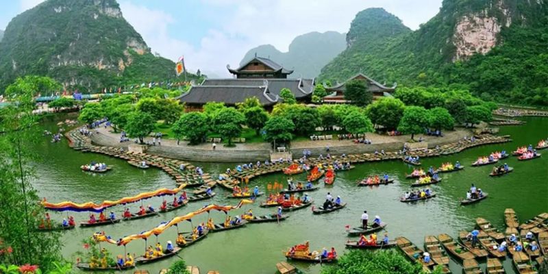 Được mệnh danh là vùng đất Cố Đô hiện nay du lịch Ninh Bình trở thành điểm đến nổi tiếng của Việt Nam.
