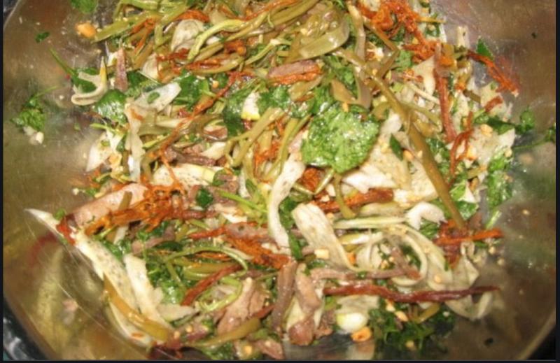 Nộm củ niễng rau muống