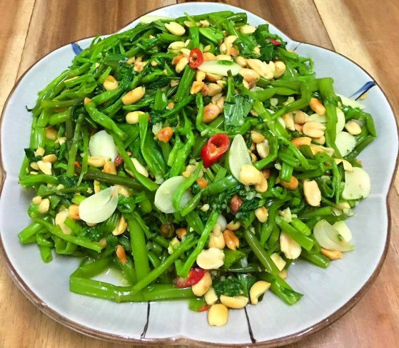 Nộm rau muống giòn ngon