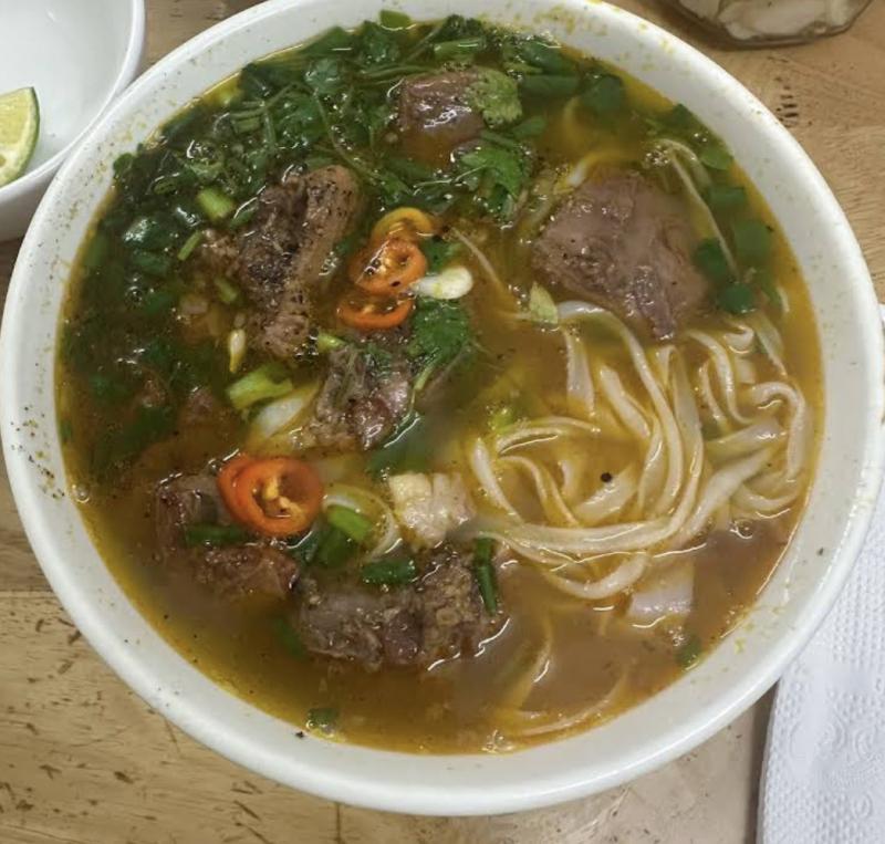 Phở Huấn - Phở trộn nước bò gà sốt vang