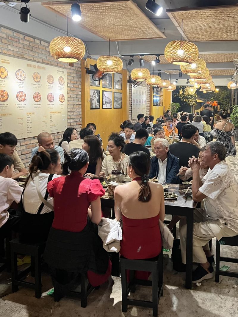 Tiệm Bánh Căn Tháng Năm