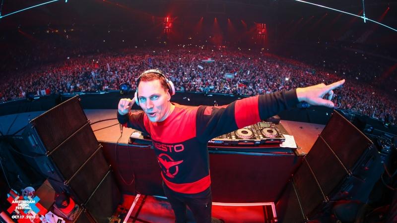 Tiësto là một trong những DJ nổi tiếng của Hà Lan