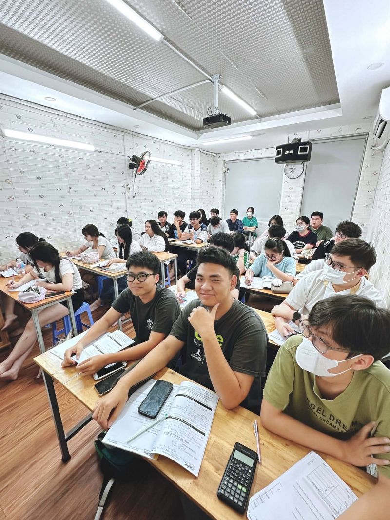 Trung tâm luyện thi đại học Khai Tâm